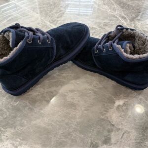 UGG Men’s Neumel Suede Boots Navy Blue Sheepskin Chukka S/N 3236 Size 10